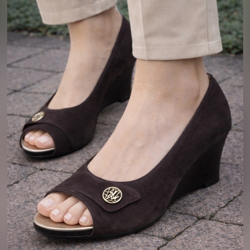 -Lilly Pulitzer Resort Chic Peep Toe Wedge Heels Brown Suede Women’s Size 8.5M